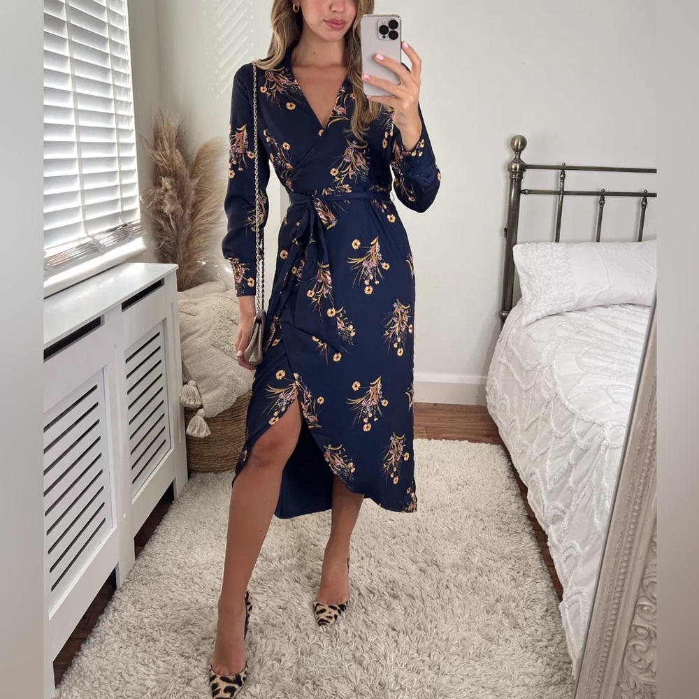 StyleCheat- Fergie Reversible 2 in 1 Wrap Midi Dress